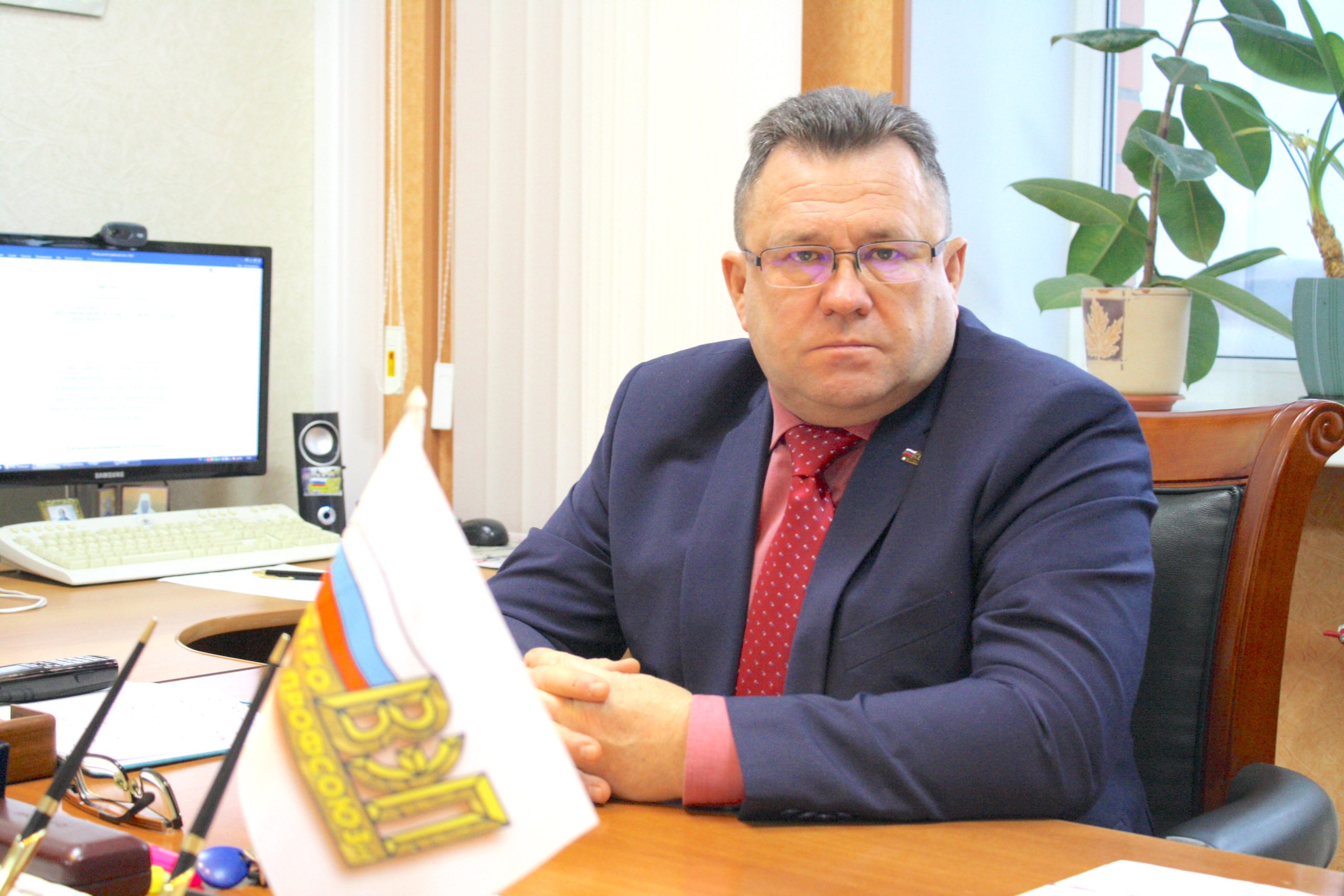 Поздравление председателя ТюмнМО ВЭП Сергея Подосинникова с юбилеем первичной профсоюзной организации Тобольских электрических сетей ТюмнМО ВЭП